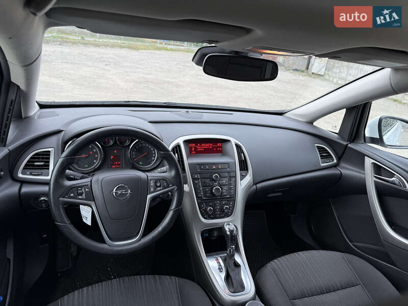 Універсал Opel Astra 2011 в Києві