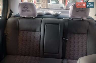 Седан Opel Astra 2004 в 