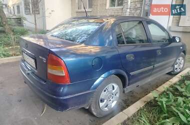 Седан Opel Astra 2004 в 