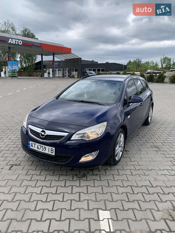 Opel Astra 2011