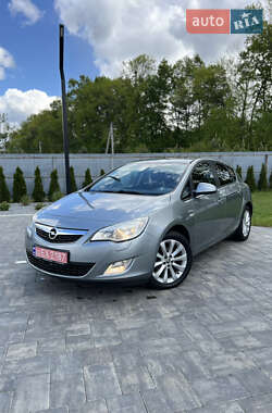 Хетчбек Opel Astra 2012 в 