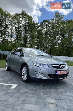 Хетчбек Opel Astra 2012 в 