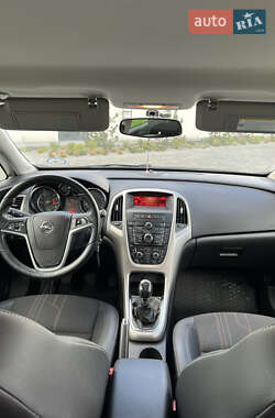 Хетчбек Opel Astra 2012 в 
