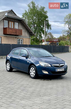 Хетчбек Opel Astra 2010 в Долині