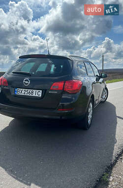 Универсал Opel Astra 2011 в 