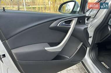 Хэтчбек Opel Astra 2010 в 