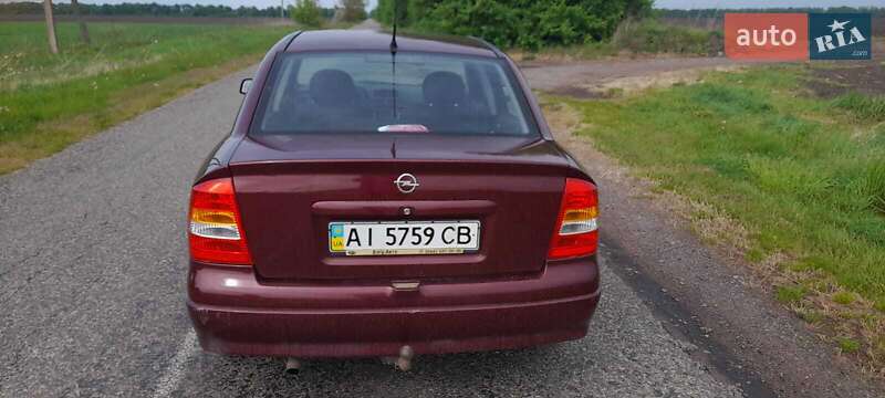 Седан Opel Astra 2008 в Переяславе