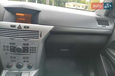 Універсал Opel Astra 2010 в 