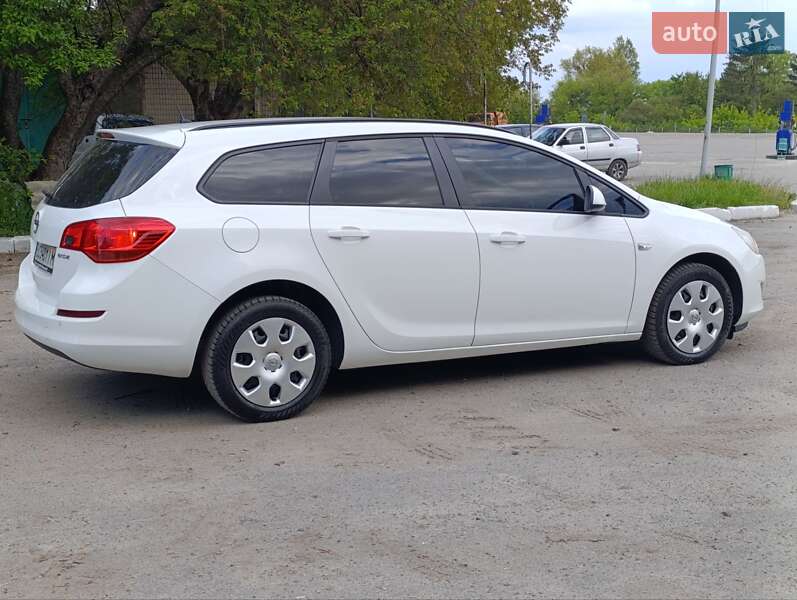 Универсал Opel Astra 2012 в Хмельницком