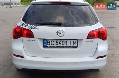 Универсал Opel Astra 2012 в 