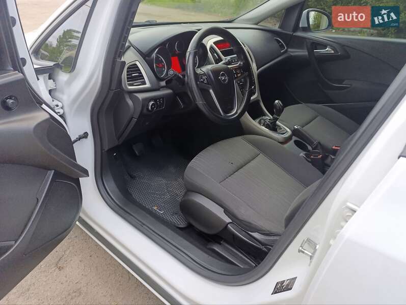 Универсал Opel Astra 2012 в Хмельницком