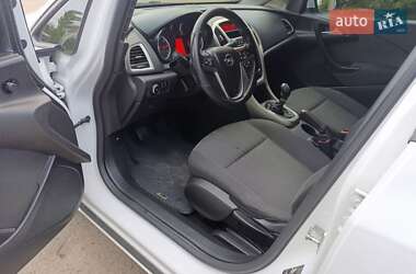 Универсал Opel Astra 2012 в 