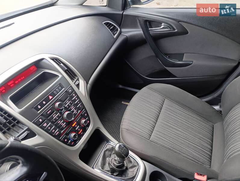 Универсал Opel Astra 2012 в Хмельницком