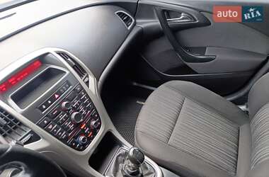 Универсал Opel Astra 2012 в 