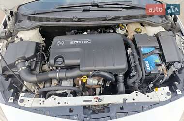 Универсал Opel Astra 2012 в 