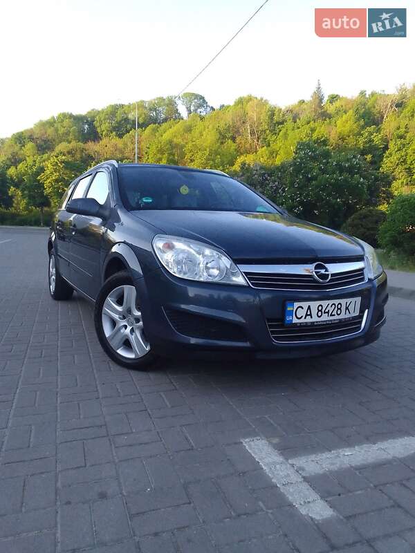 Универсал Opel Astra 2009 в Каневе