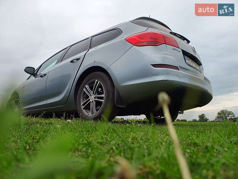 Opel Astra 2011