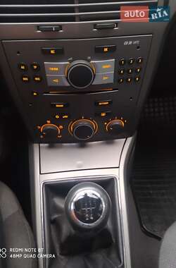 Универсал Opel Astra 2006 в 