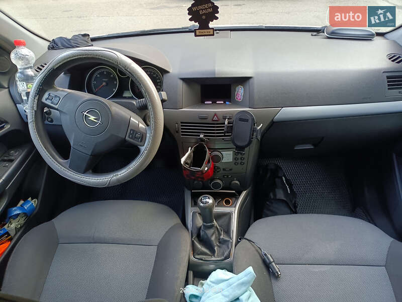 Хетчбек Opel Astra 2005 в Хирові