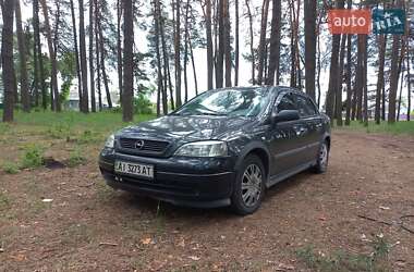 Седан Opel Astra 2006 в Лебедині