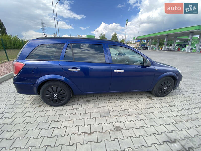 Універсал Opel Astra 2010 в Луцьку