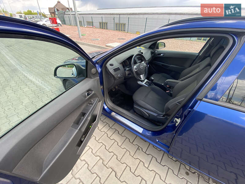 Універсал Opel Astra 2010 в Луцьку