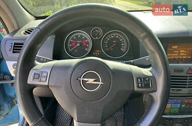 Хетчбек Opel Astra 2005 в 