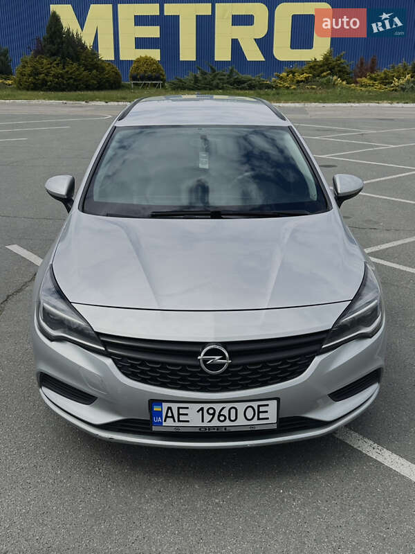 Универсал Opel Astra 2017 в Днепре
