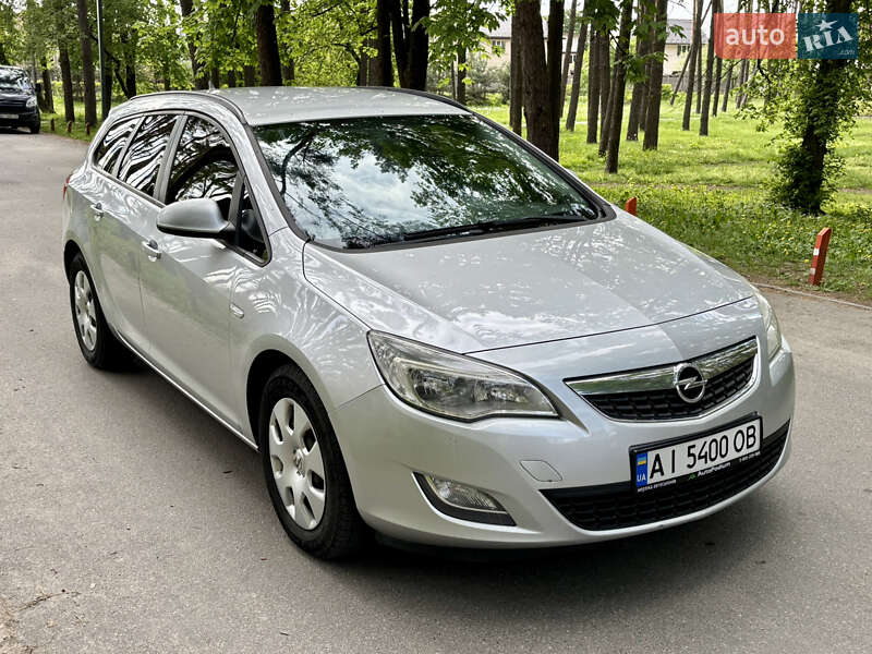 Универсал Opel Astra 2012 в 