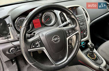 Универсал Opel Astra 2012 в 