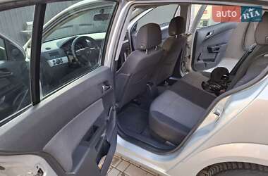 Хетчбек Opel Astra 2005 в 