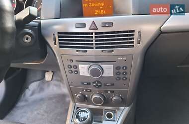 Хетчбек Opel Astra 2005 в 
