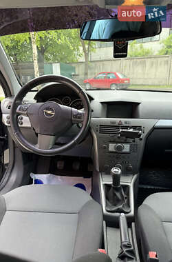 Хэтчбек Opel Astra 2006 в 