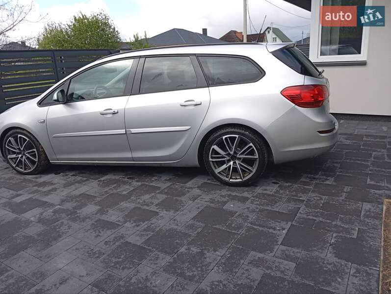 Універсал Opel Astra 2012 в Ковелі