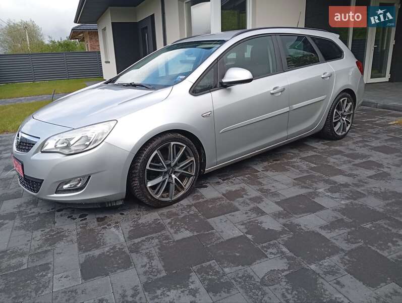 Універсал Opel Astra 2012 в Ковелі