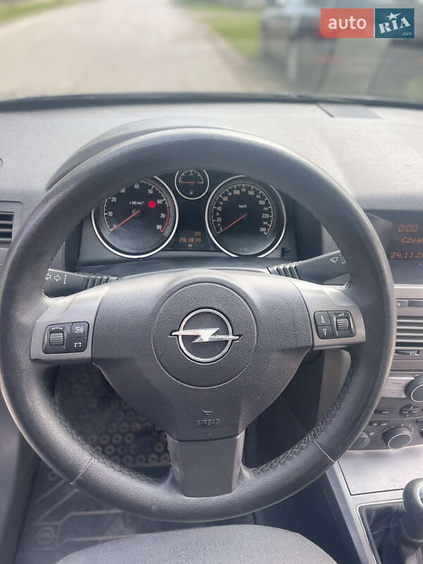 Універсал Opel Astra 2006 в Луцьку