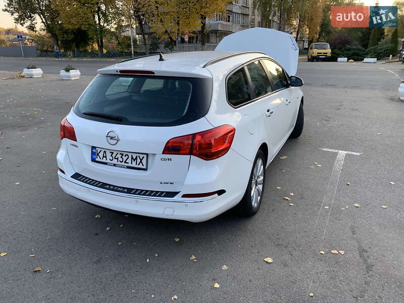 Універсал Opel Astra 2012 в 