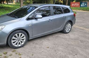 Універсал Opel Astra 2011 в Львові