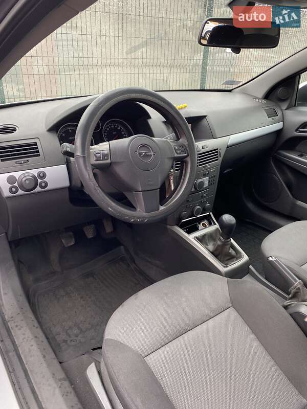 Хэтчбек Opel Astra 2006 в Киеве