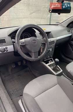 Хэтчбек Opel Astra 2006 в 