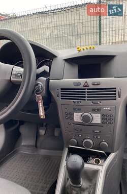 Хэтчбек Opel Astra 2006 в 