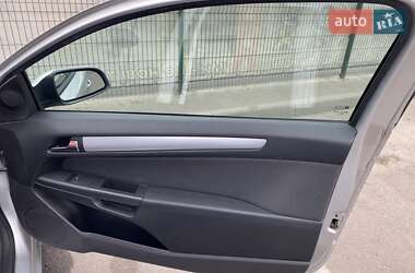 Хэтчбек Opel Astra 2006 в 