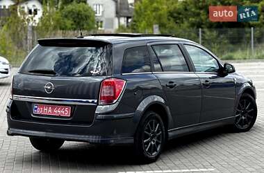 Универсал Opel Astra 2010 в 