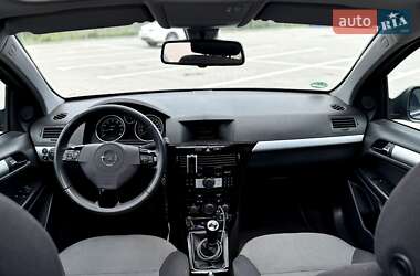 Универсал Opel Astra 2010 в 