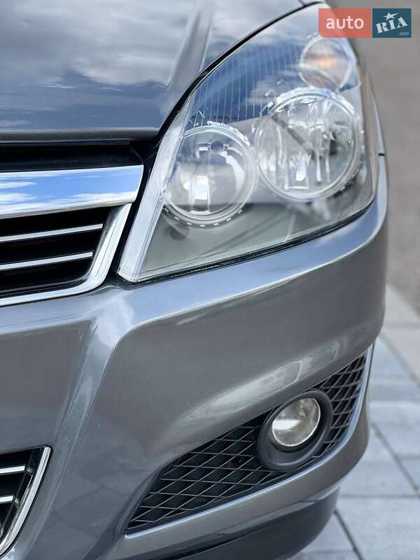 Універсал Opel Astra 2010 в Хмельницькому