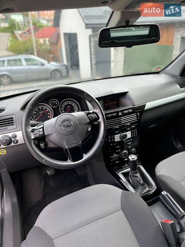 Універсал Opel Astra 2010 в Хмельницькому