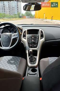 Универсал Opel Astra 2010 в 