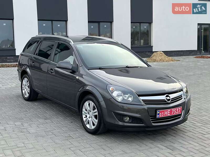 Универсал Opel Astra 2010 в 