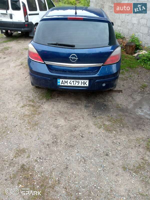Хэтчбек Opel Astra 2004 в Малине
