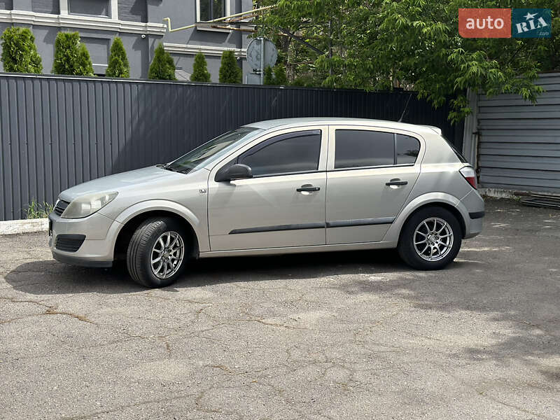 Хетчбек Opel Astra 2006 в Дніпрі
